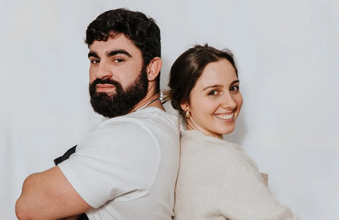O Augusto e a Patrícia, costas com costas